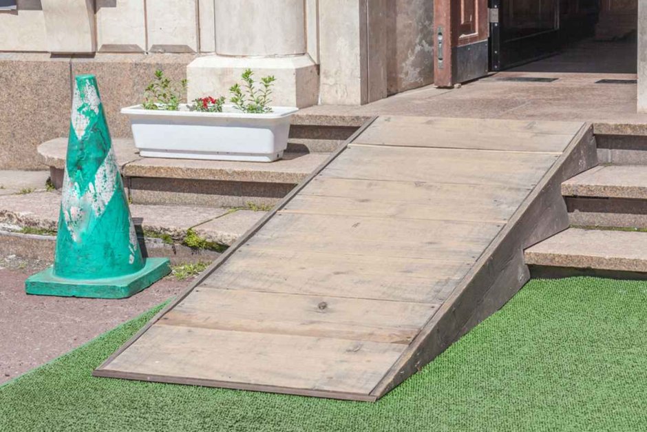 Деревянный пандус для инвалидов