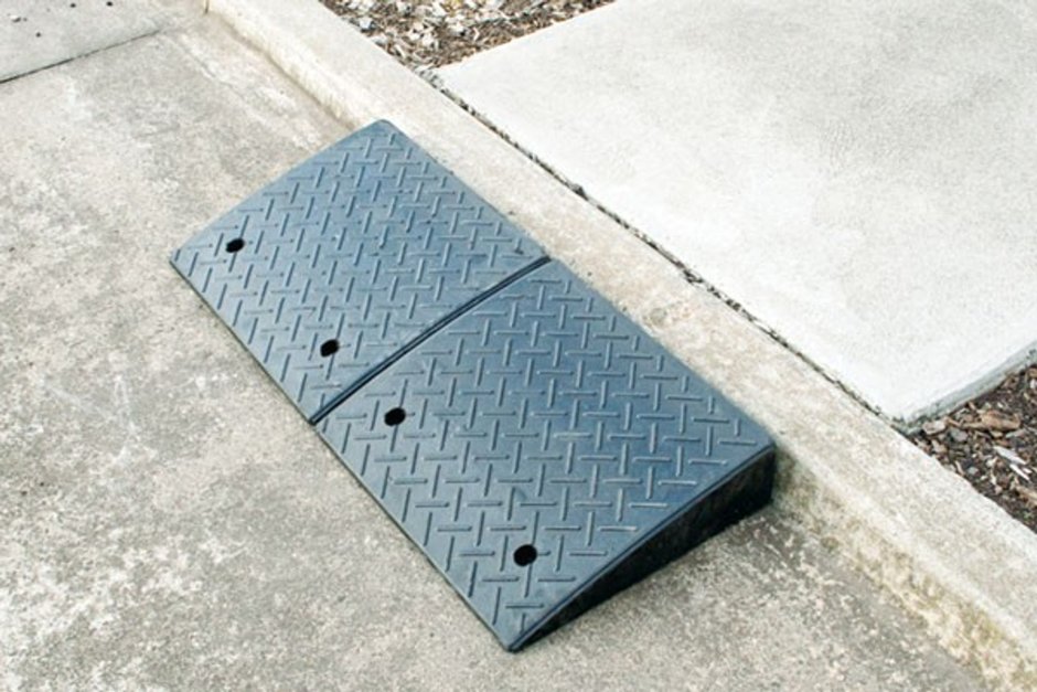 Съезд с бордюра резиновый БС-100