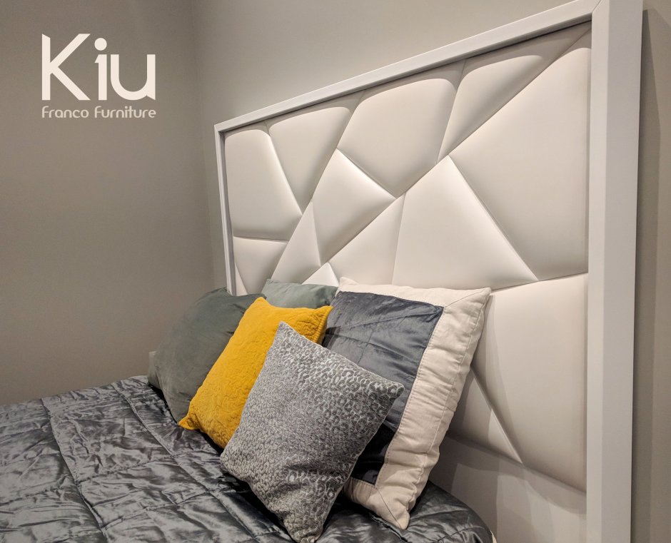 Кровать с мягкой спинкой