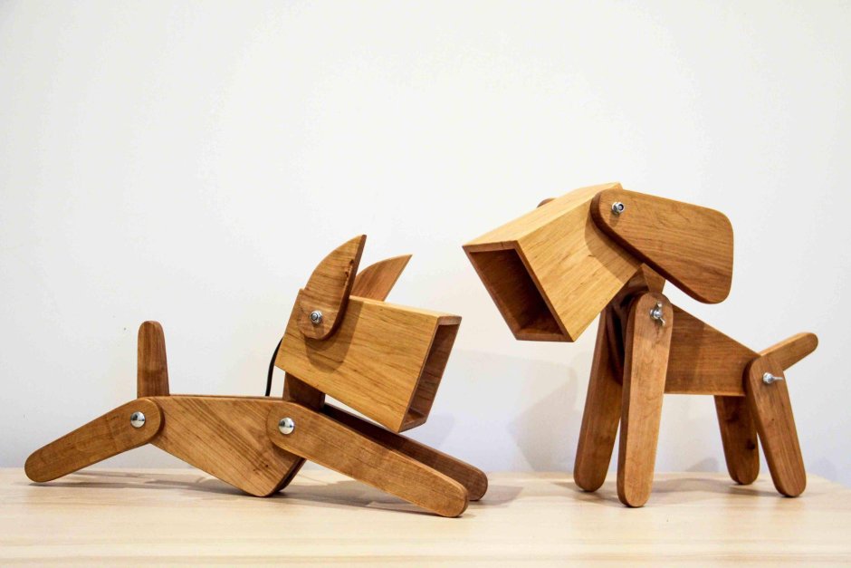 Деревянные светильники в виде собаки