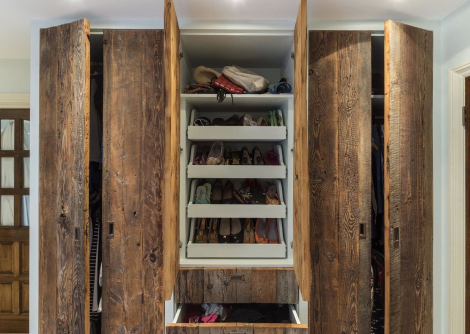 Дизайнерский деревянный шкаф