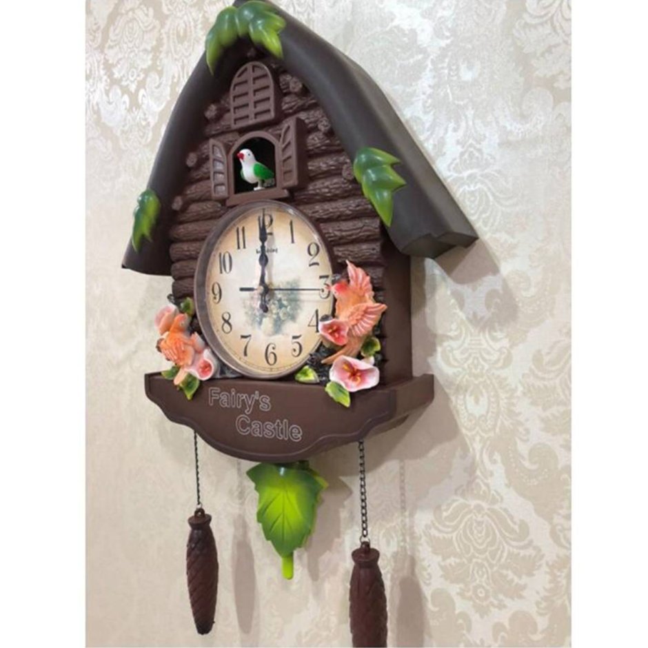 Часы в виде домика