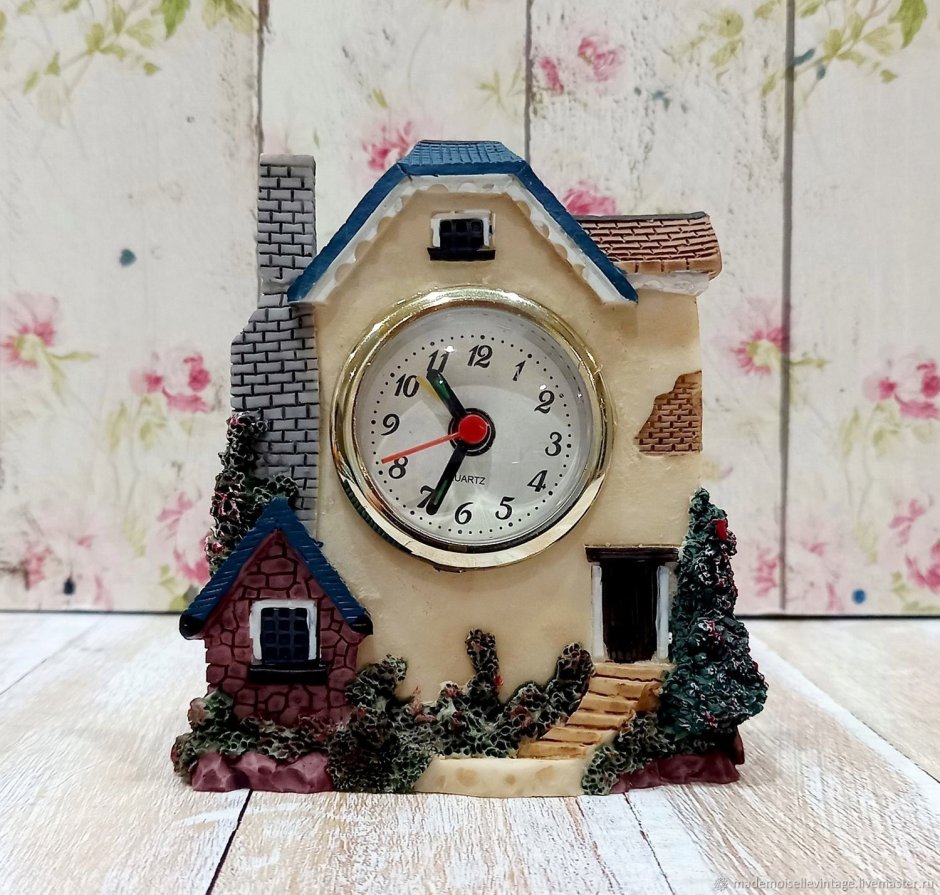 Часы настольные «домик»