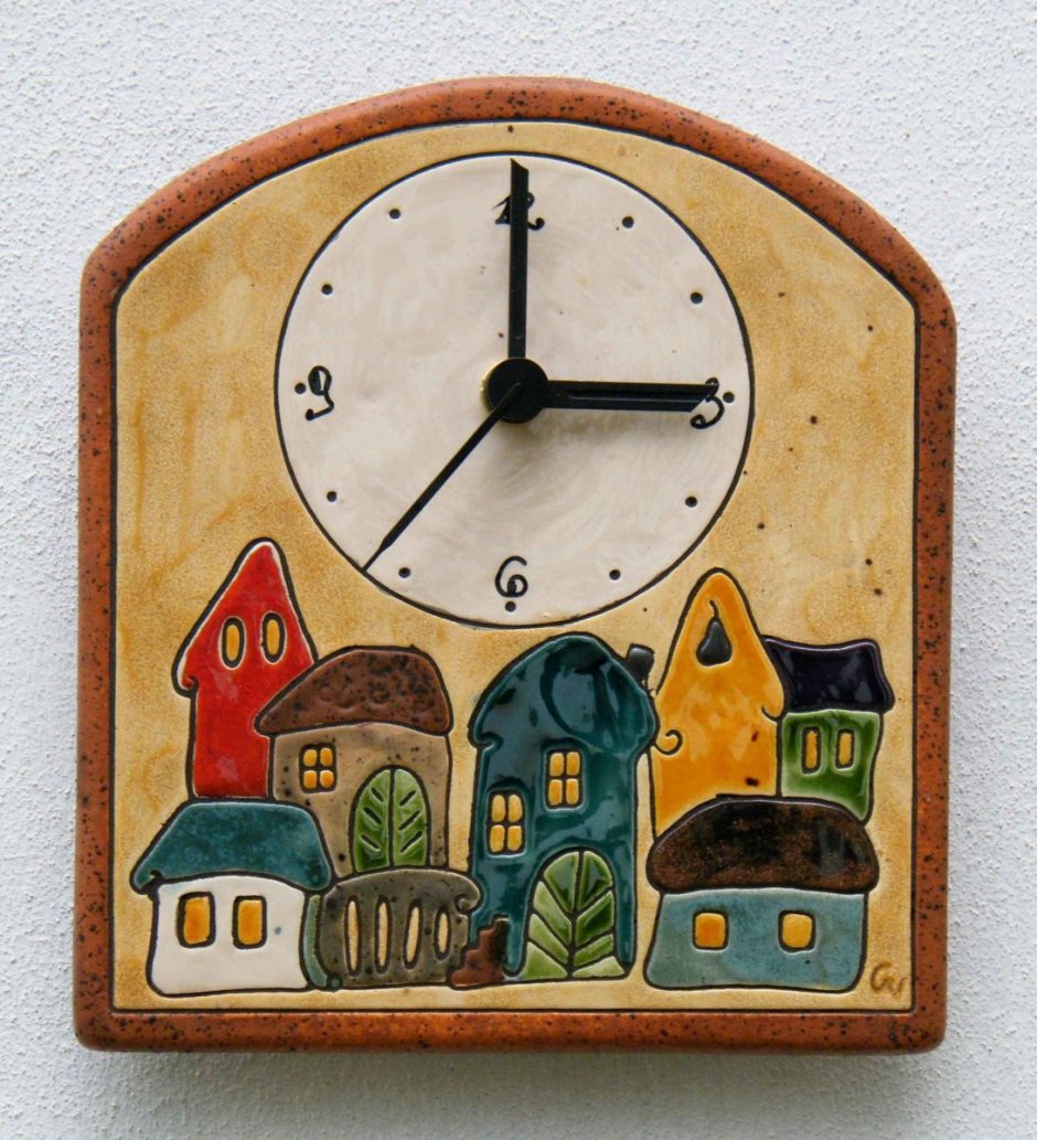 Ключница в виде домика из дерева