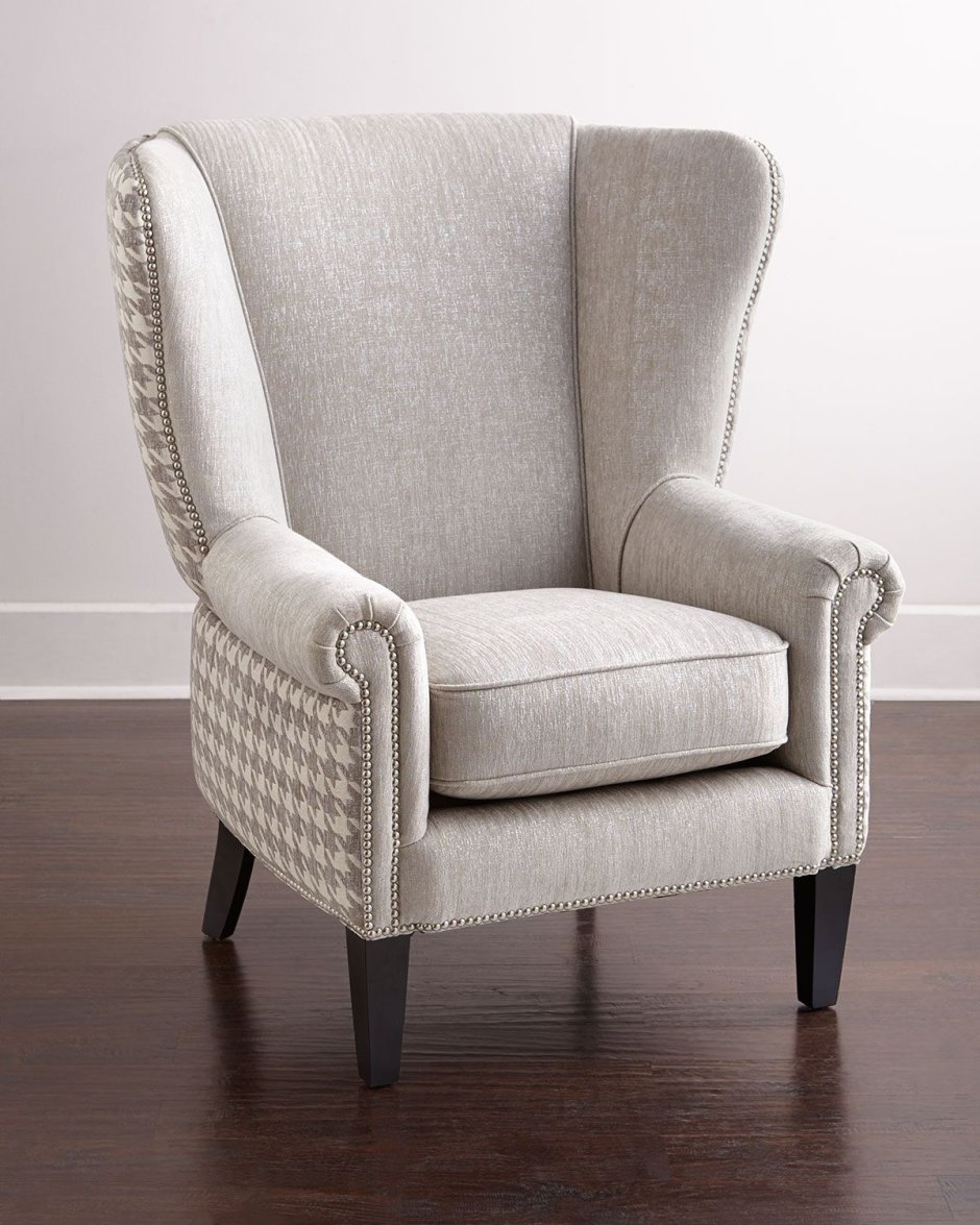 Мягкое кресло в спальню