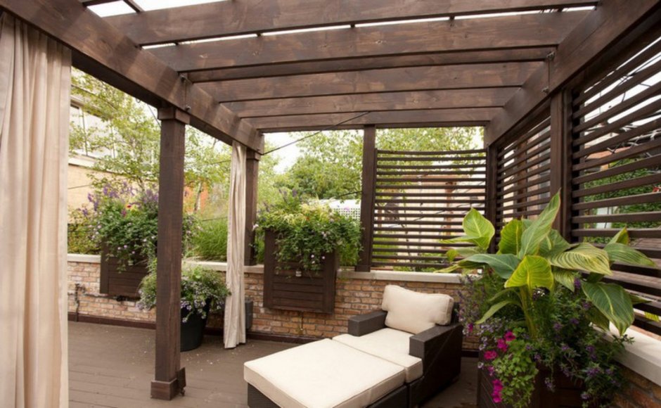 Пергола деревянная на веранде