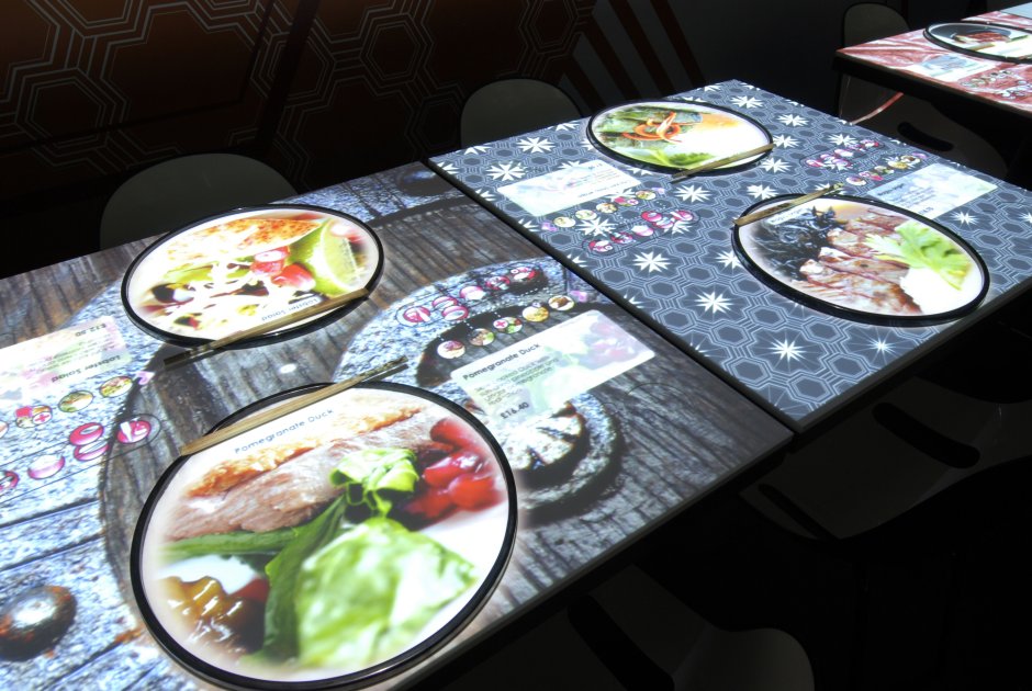 Потолок в ресторане