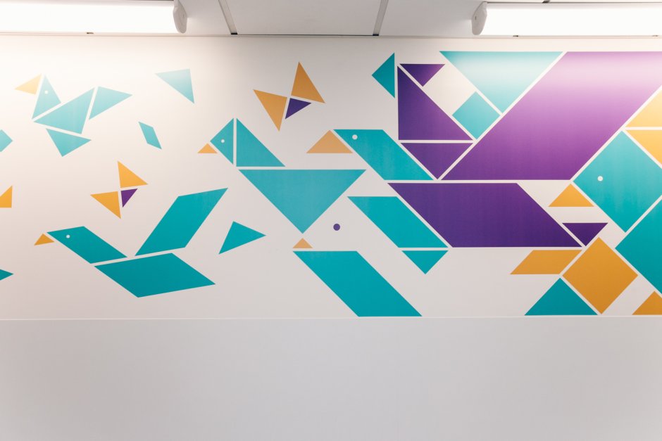 Геометрический узор на стене