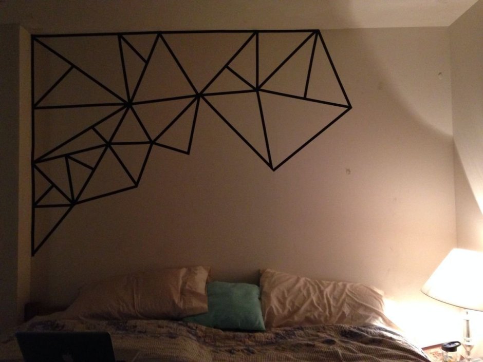 Геометрический орнамент на стене