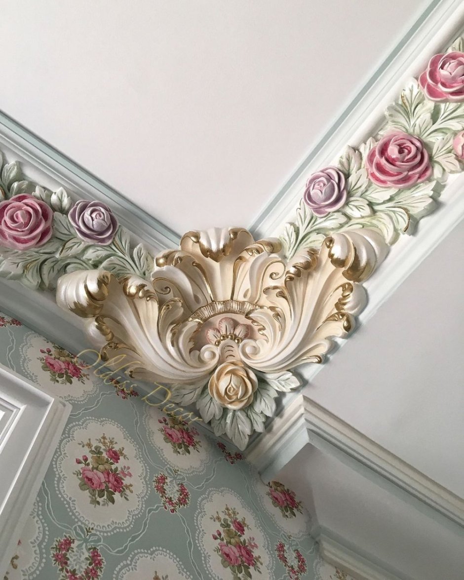 Пенопластовый декор для потолка