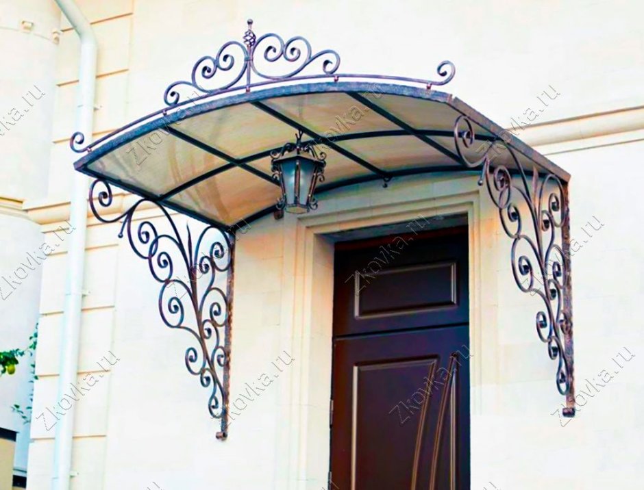 Козырёк над входной дверью