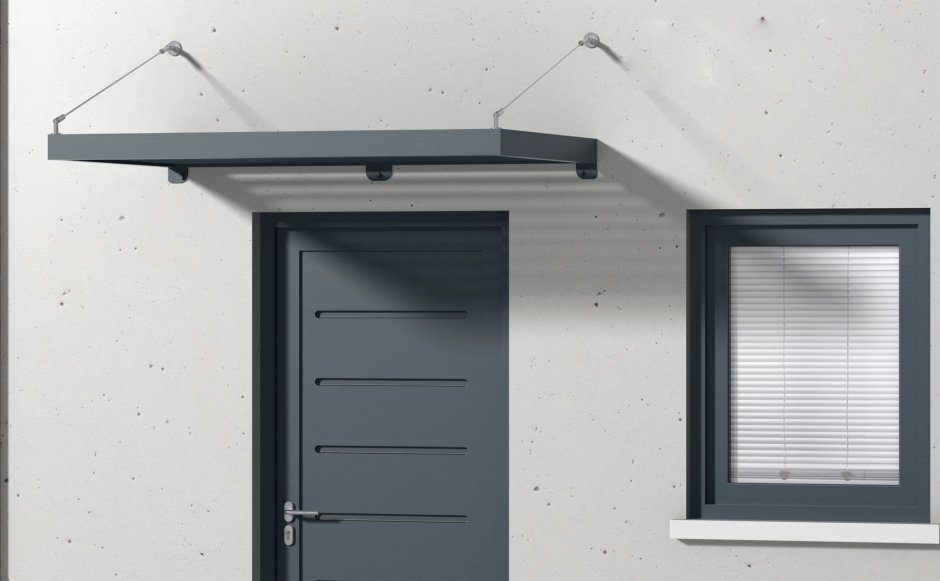 Минималистичный навес над входной дверью