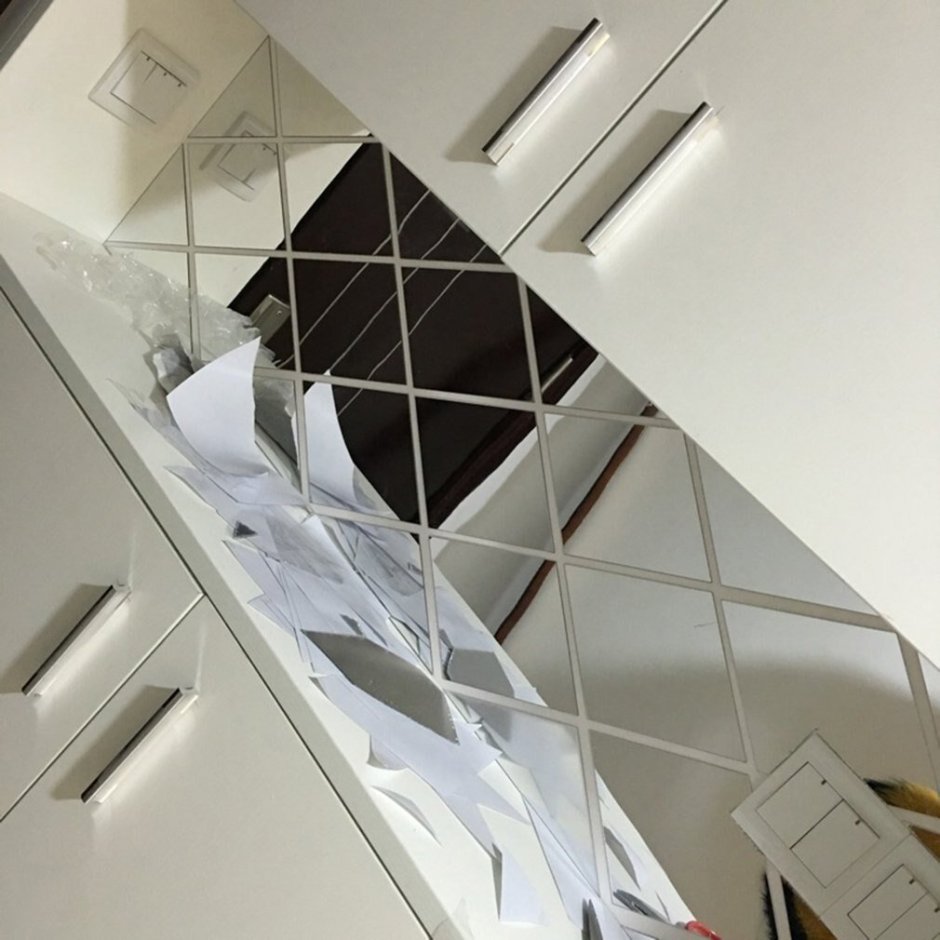 Треугольные зеркала в интерьере