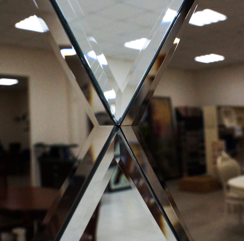 Зеркало из треугольников