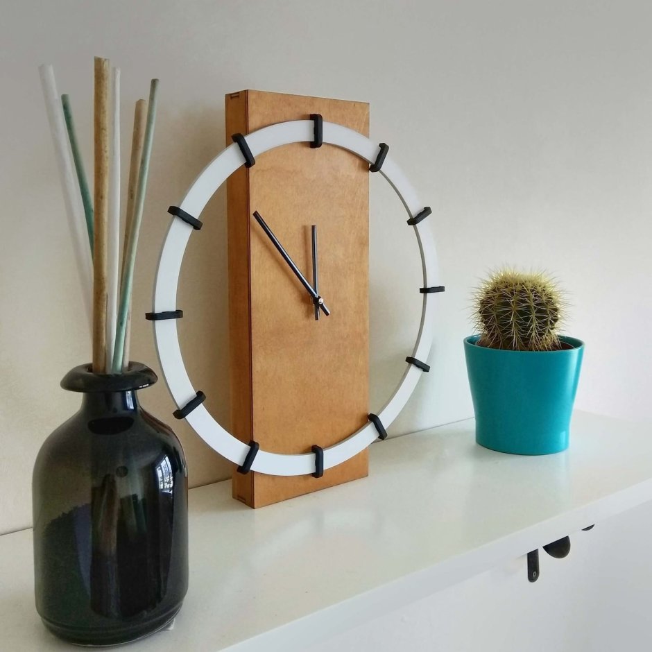 Дизайнерские часы из дерева