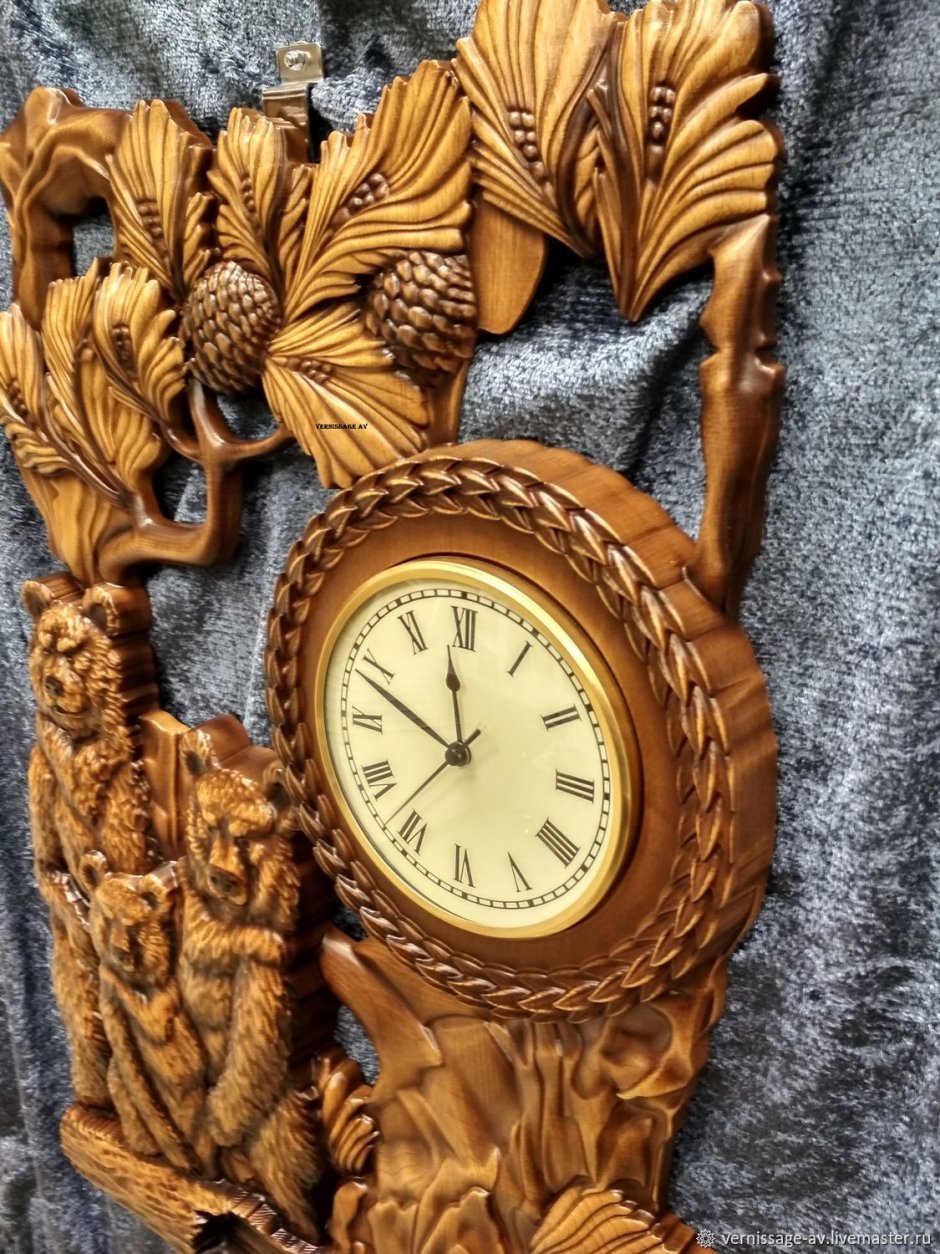Резные настенные часы