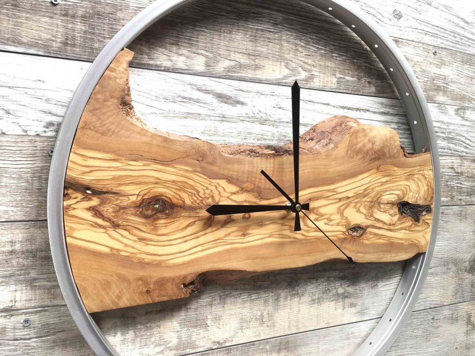 Часы из спила дерева