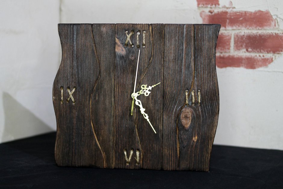 Стильные деревянные часы
