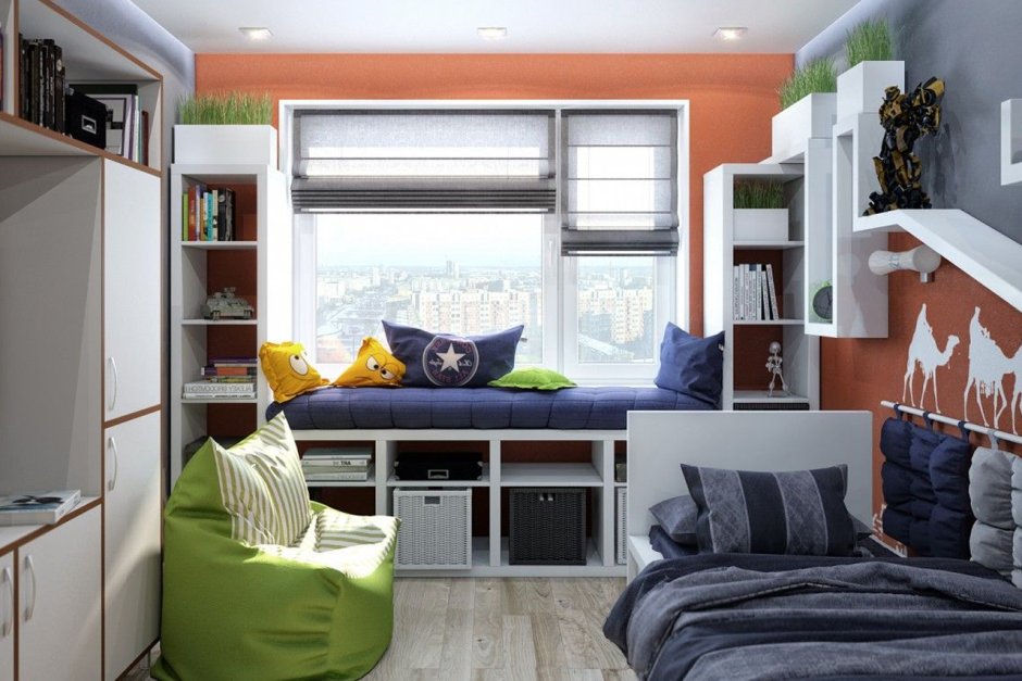 Стол у окна для школьника