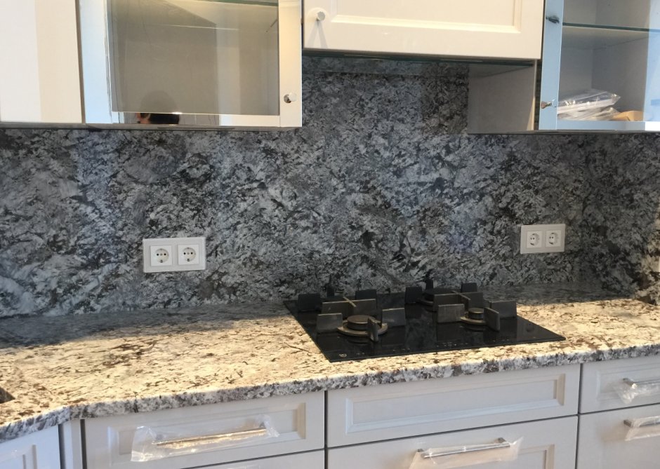 Кухонный фартук из гранита