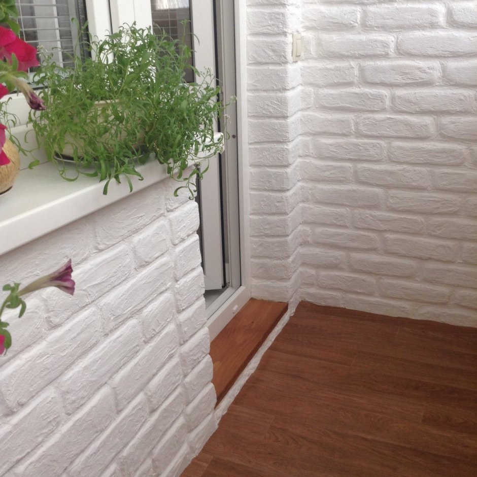 Декоративный камень для внутренней отделки лоджии