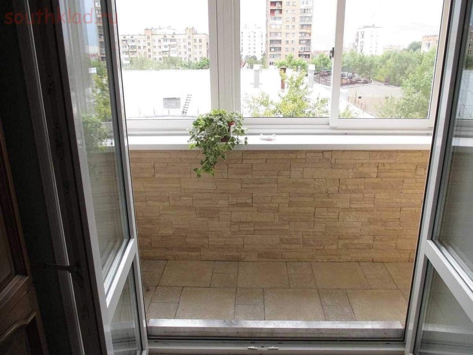 Отделка лоджии кирпичиками