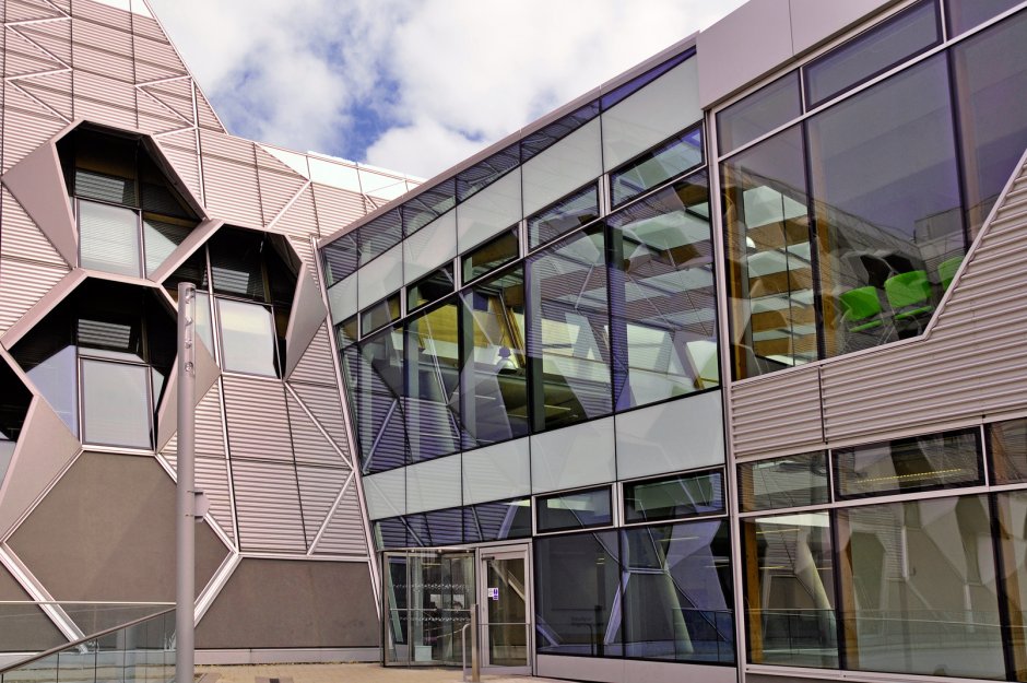 Необычное остекление фасадов