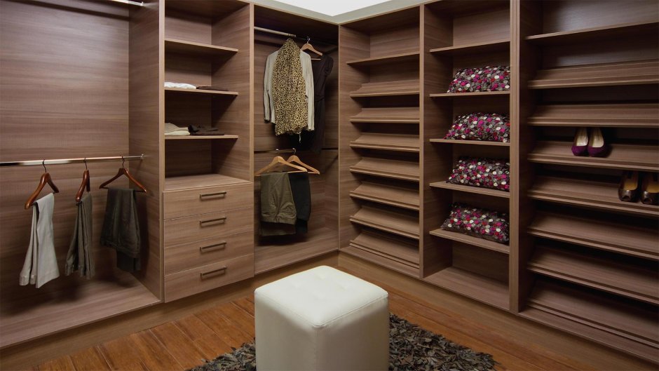 Коричневая гардеробная