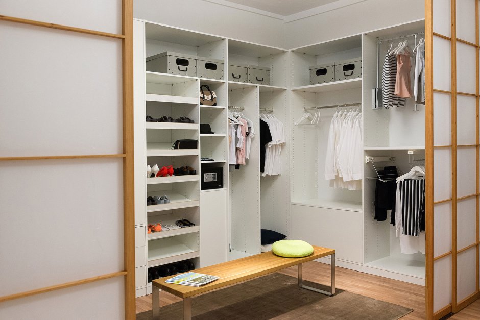 Мини гардеробная в комнате встроенная