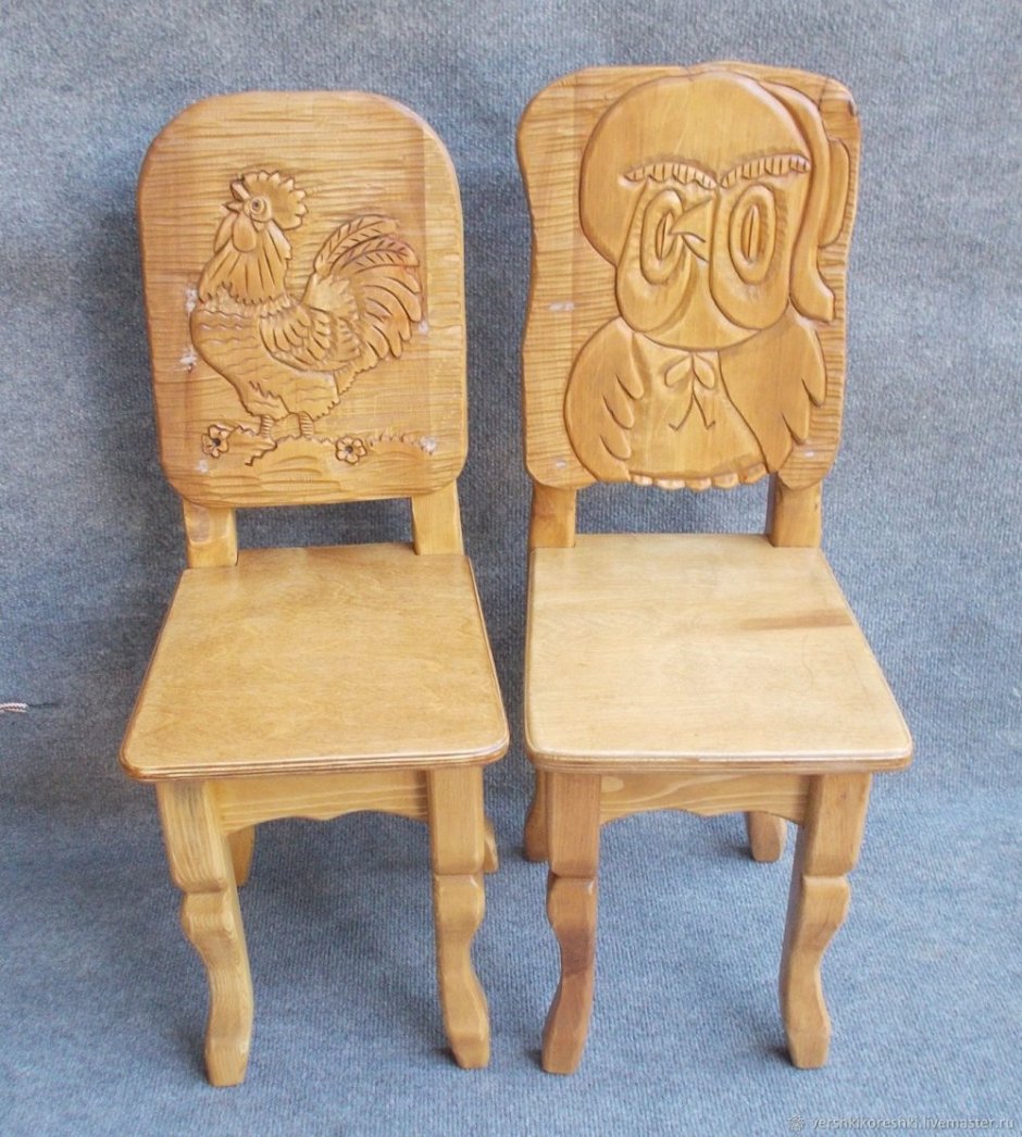 Резной деревянный трон