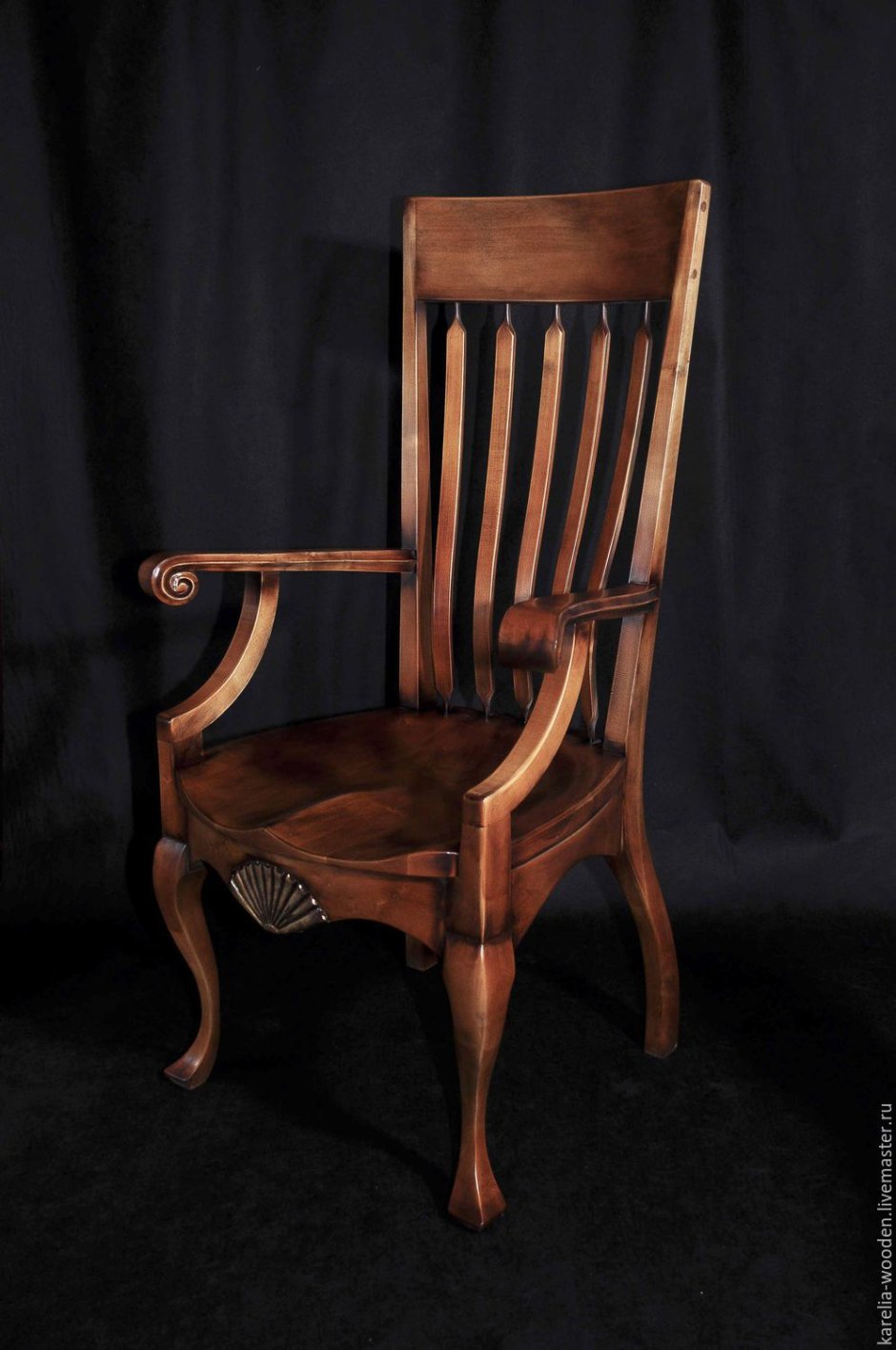 Резные кресла из дерева