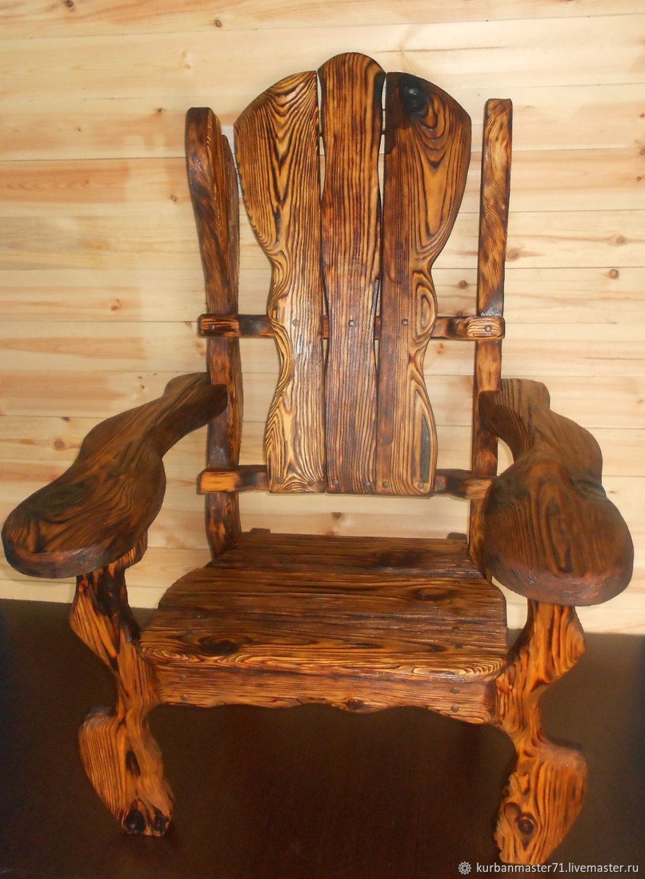 Резные стулья