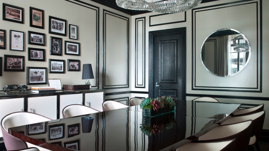 Молдинги на стенах в интерьере