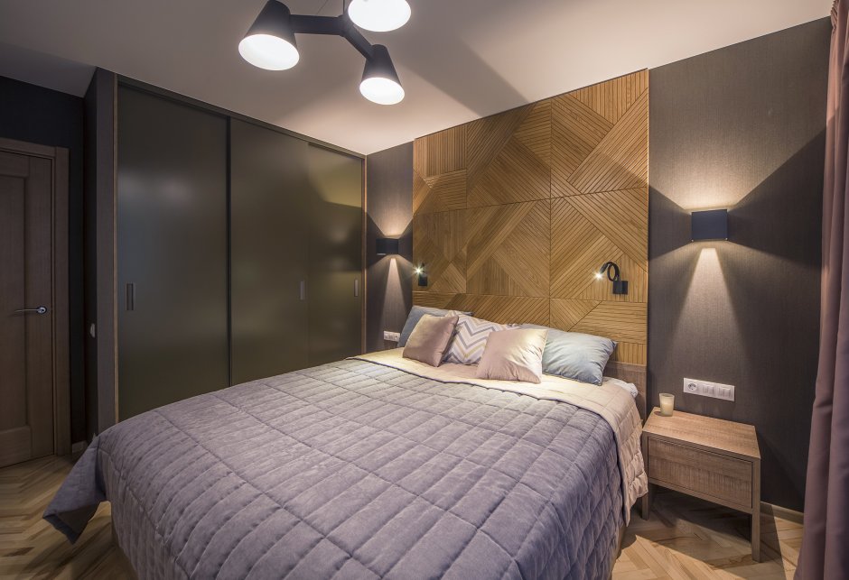 Деревянные панели с подсветкой в спальне