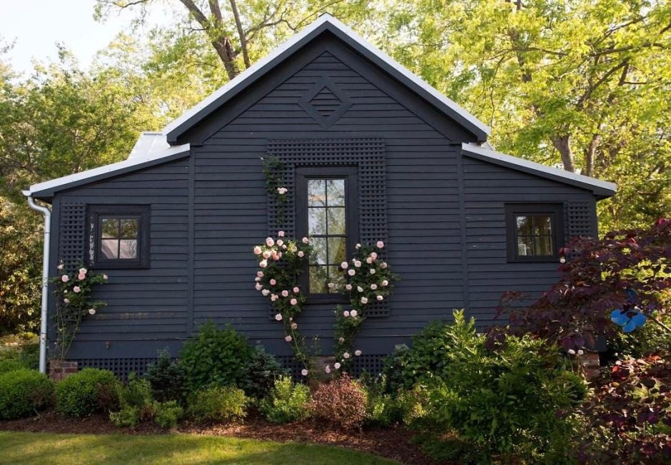 Серо синий деревянный дом
