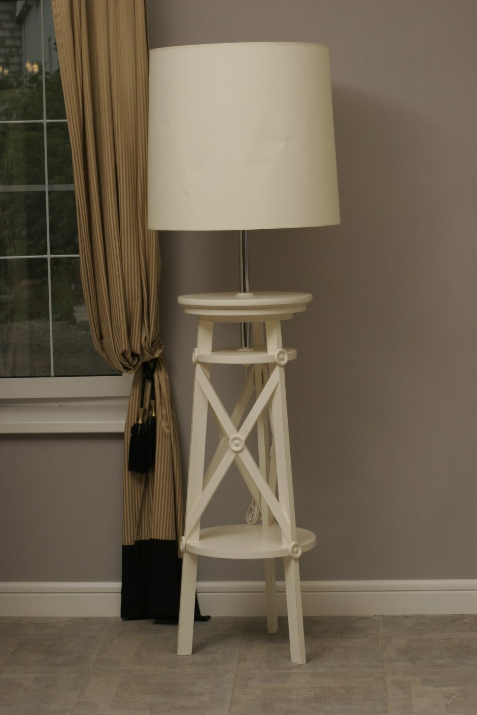 Торшер напольный