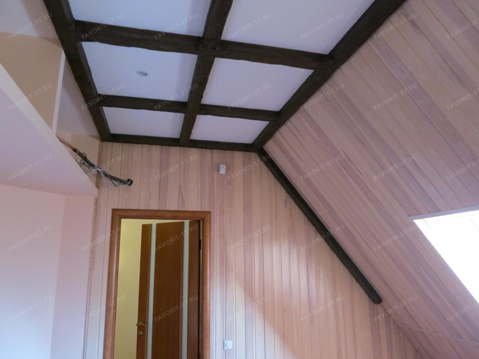 Отделка потолка МДФ панелями