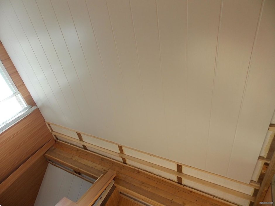 МДФ панели для потолка в деревянном доме