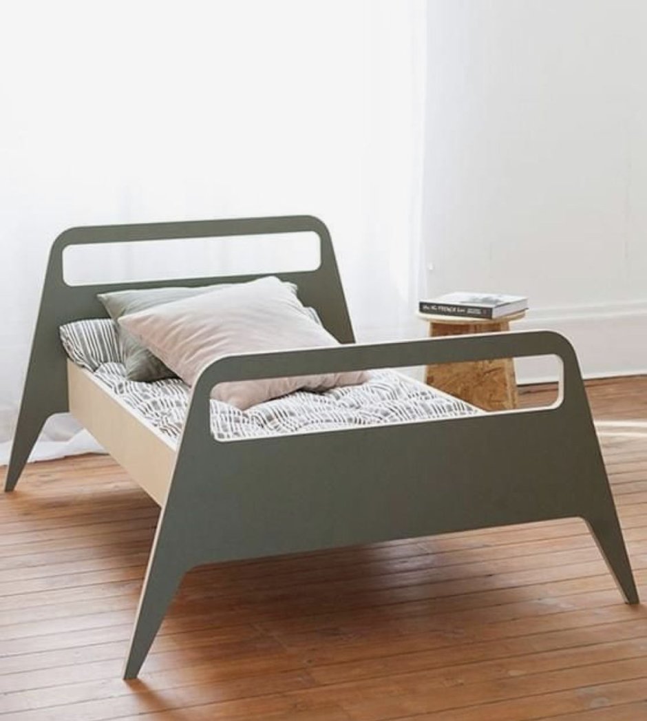 Кровать из фанеры