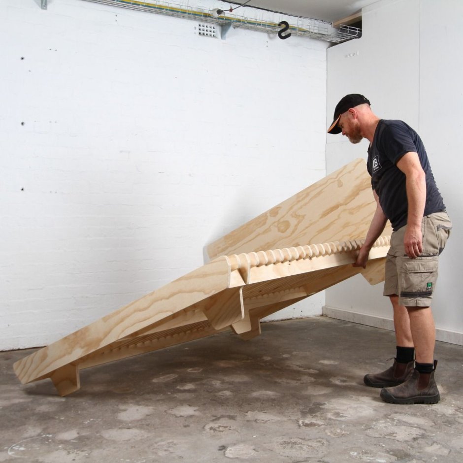 Двухъярусная кровать в стене