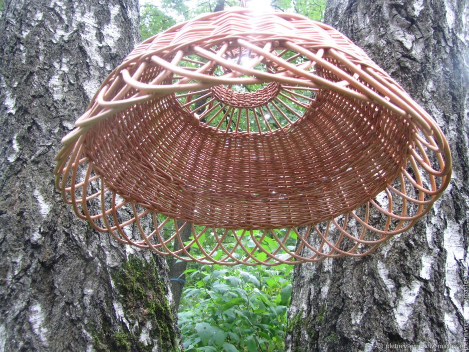 Люстра из газетных трубочек