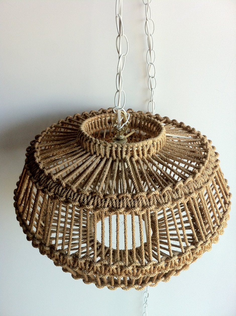 Абажур из газетных трубочек