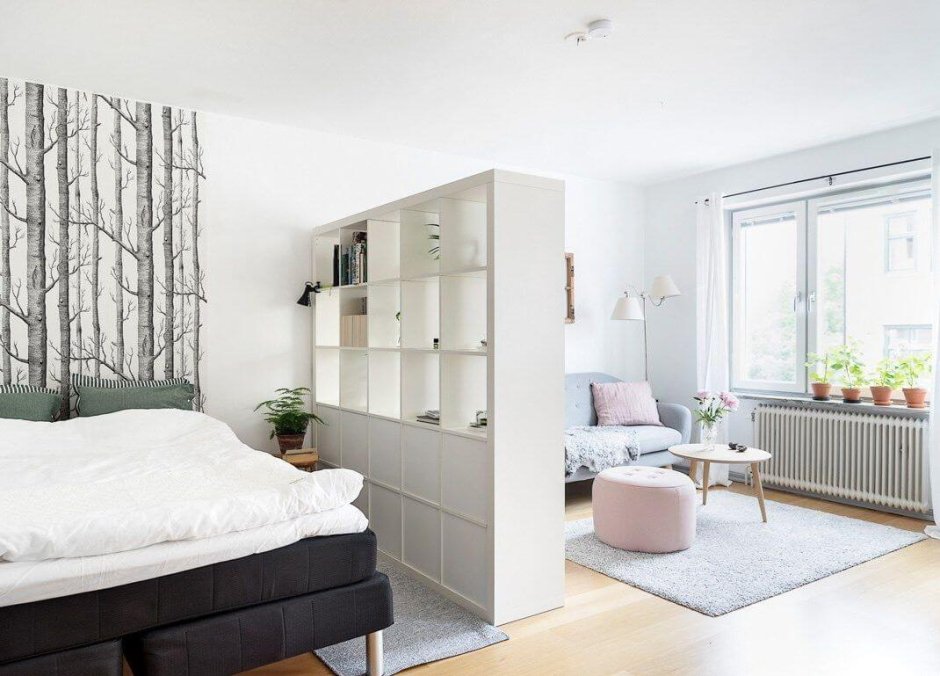 Стеллаж-перегородка для зонирования комнаты