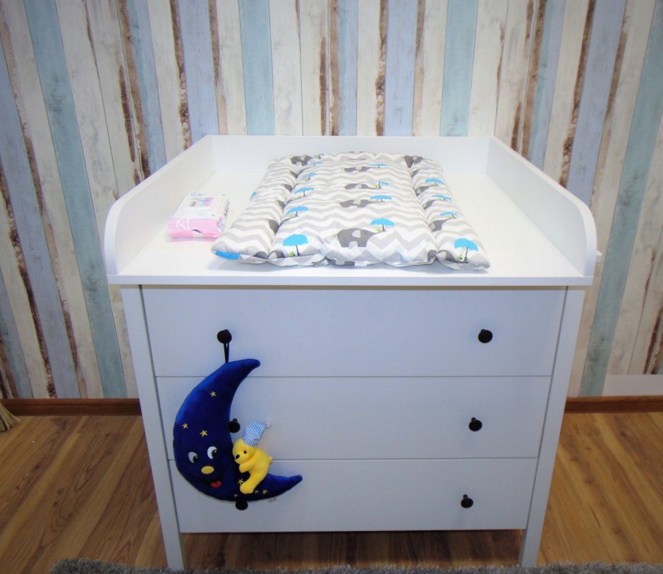 Пеленальный столик для новорожденных