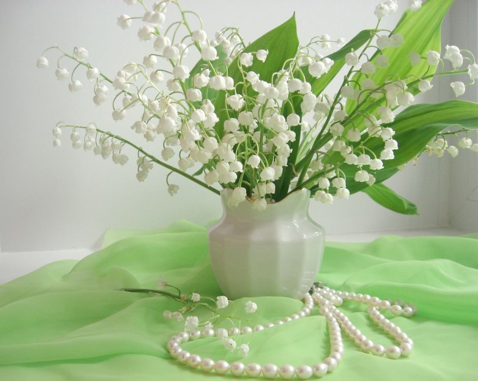 Фотозона с ландышами