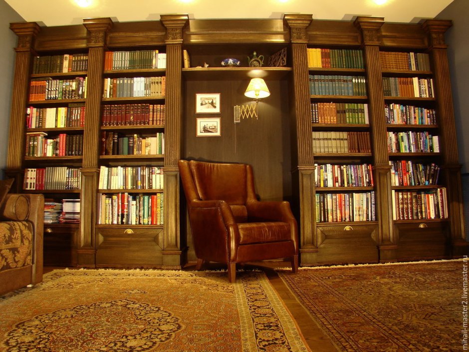 Книжный шкаф