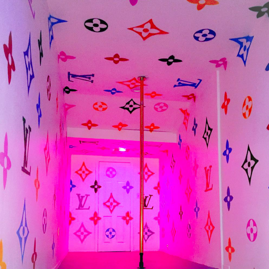 Неоновые фигурки на стену