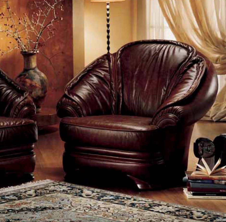 Кресло кожаное
