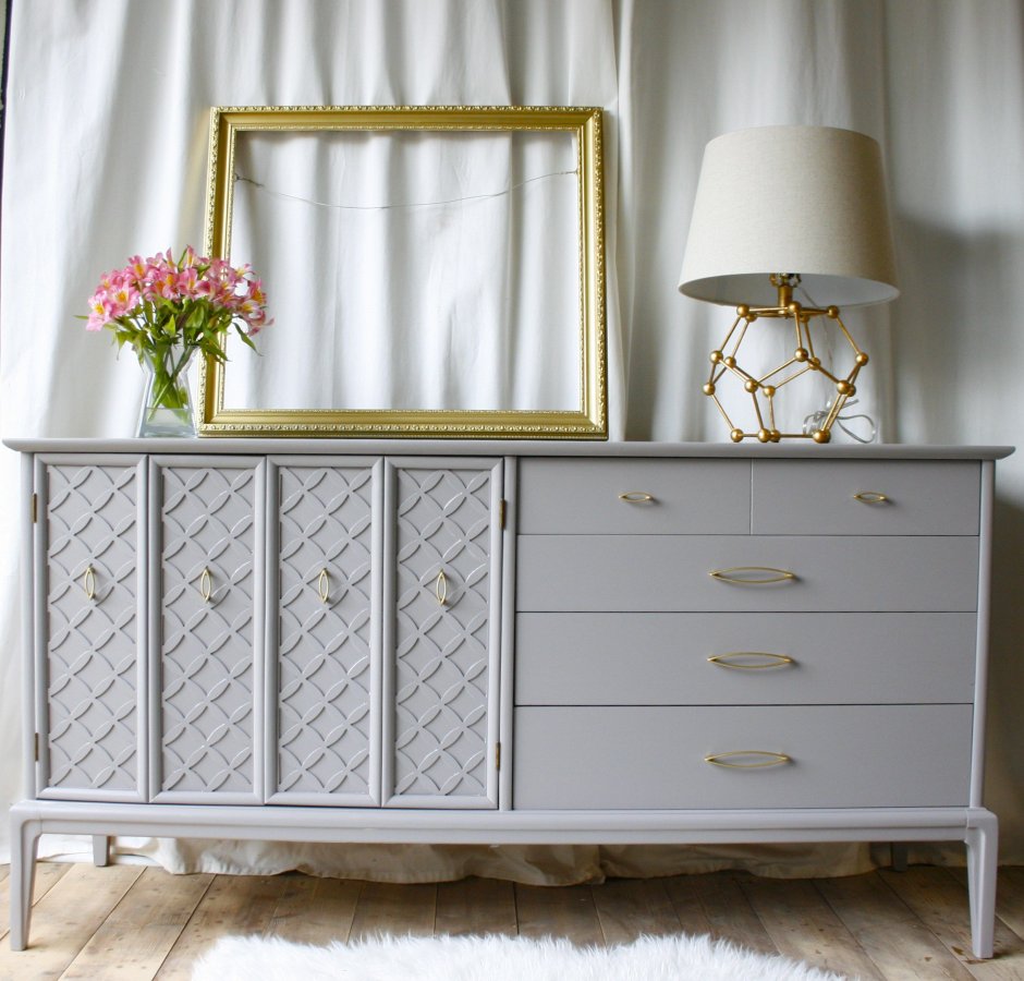 Картина над комодом