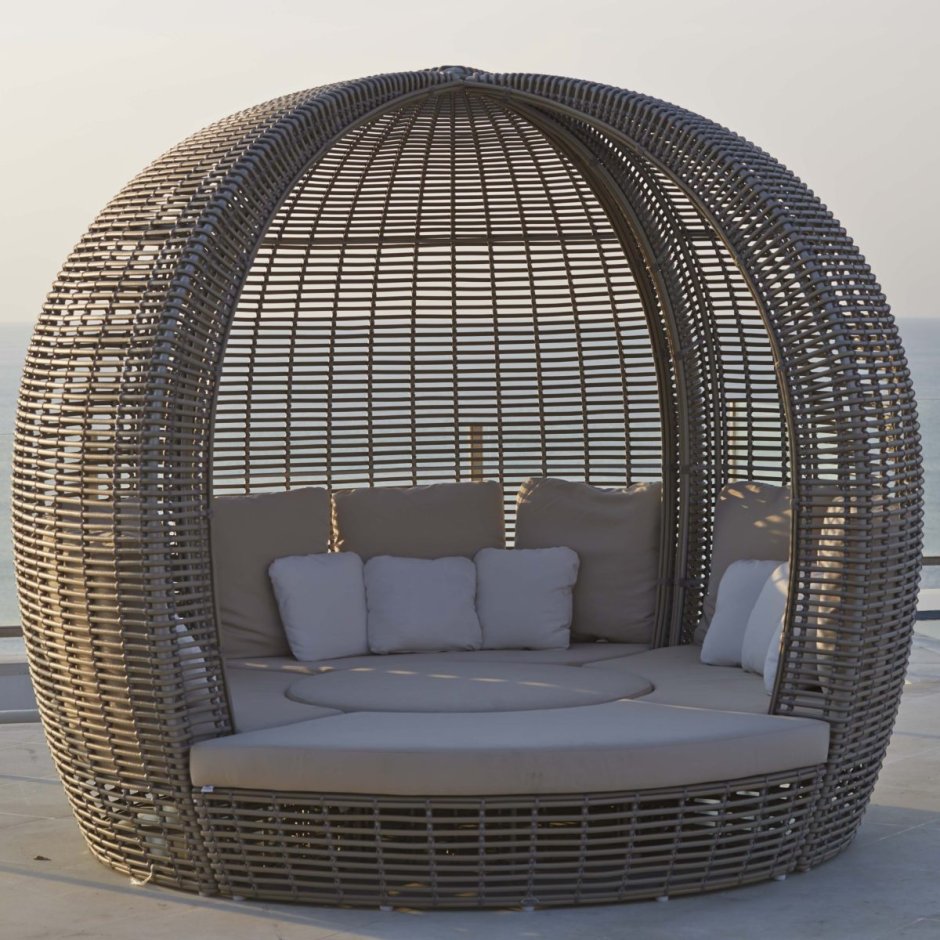 Круглый садовый диван
